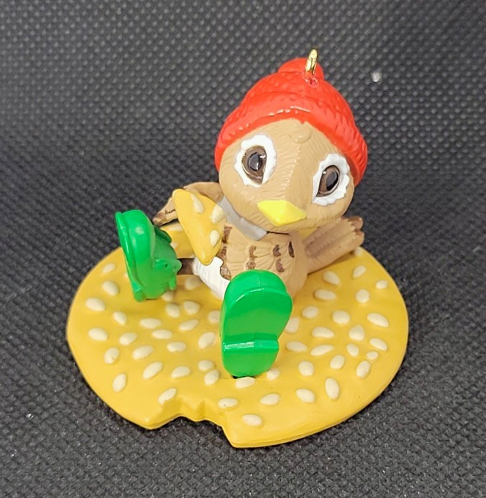 Hallmark Spencer Sparrow, Esq. Bird Figurine Yellow Base Molded Plastic 1989